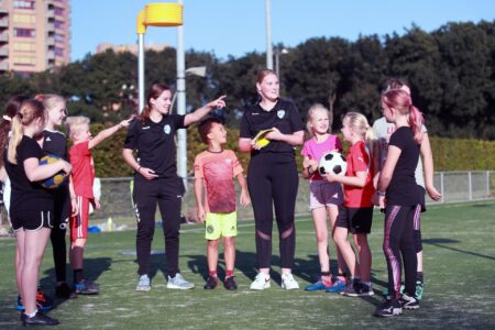 Vakkundige geschoolde trainer-coaches