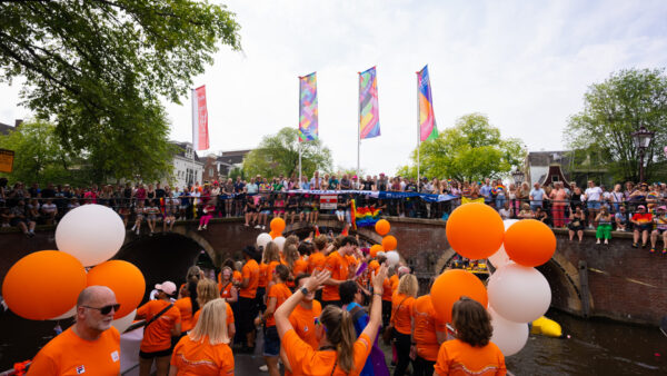 Foto van de sportboot van NOC*NSF tijdens de Canal Parade in 2024. 