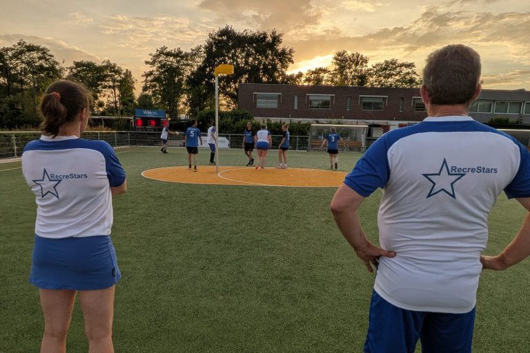 RecreStars bij SDO Hillegom: van idee naar hechte groep korfballers